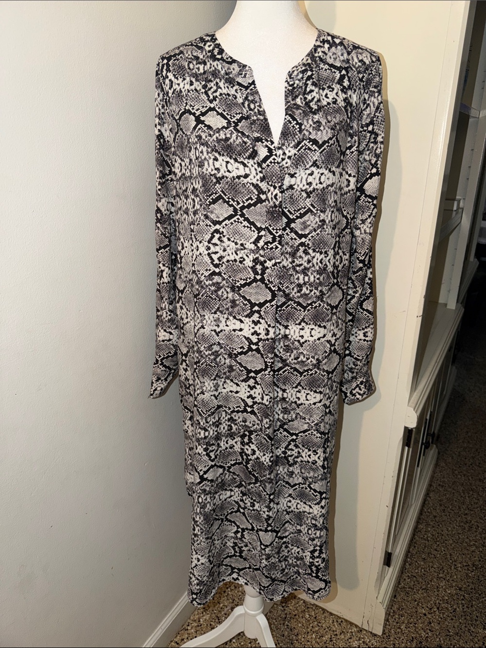 Snake Print Long Sleeve Midi Dress - Black & White’s